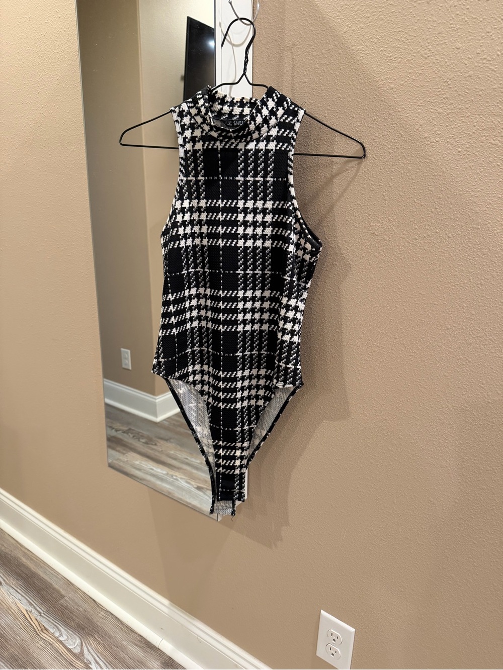 Source Unknown Black & White Houndstooth Sleeveless Bodysuit